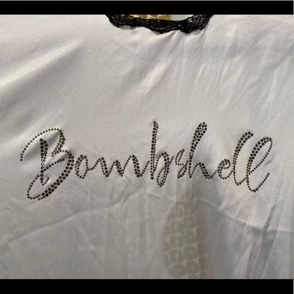 Victoria’s Secret Rare Bombshell White Satin Robe - Picture 7 of 8